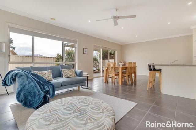 4/76 Barry Street, VIC 3434