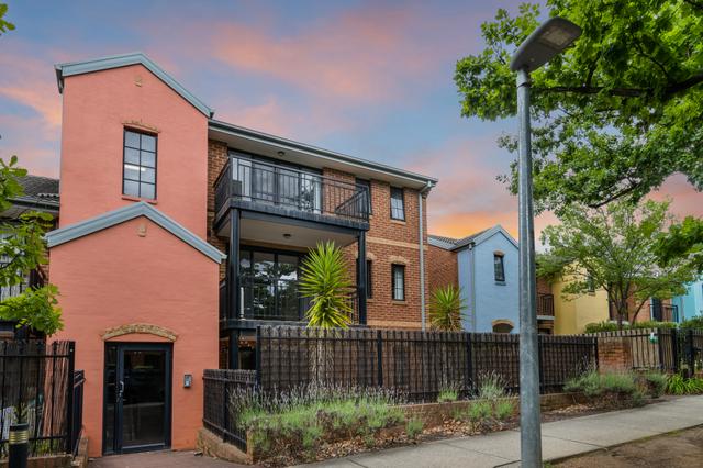 12/1 Ijong St, ACT 2612