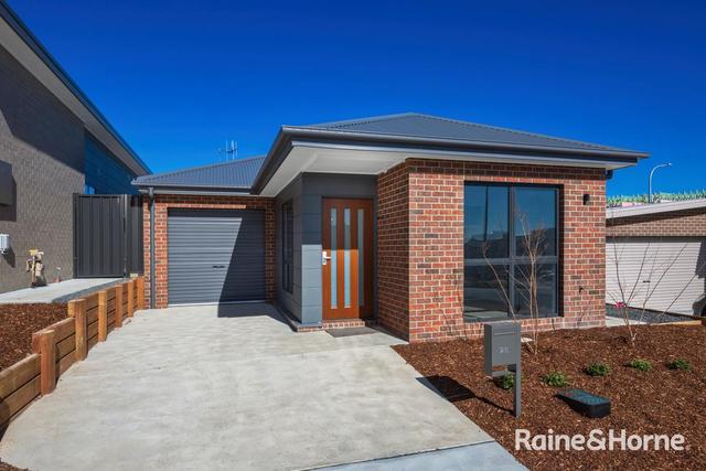 28 Saltbush Parade, NSW 2620