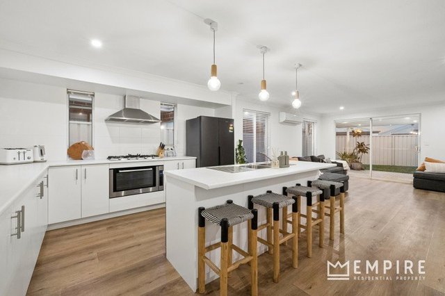 14 Corsica Way, WA 6166
