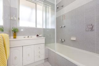 Bathroom (2017-05-08)