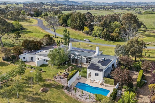 3 Vallencia Drive, NSW 2582