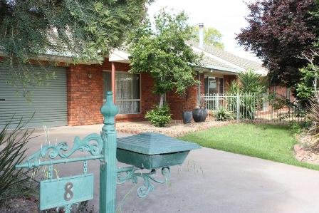 8 Andyanna Court, NSW 2646