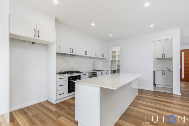 61 Leontine Loop, ACT 2611