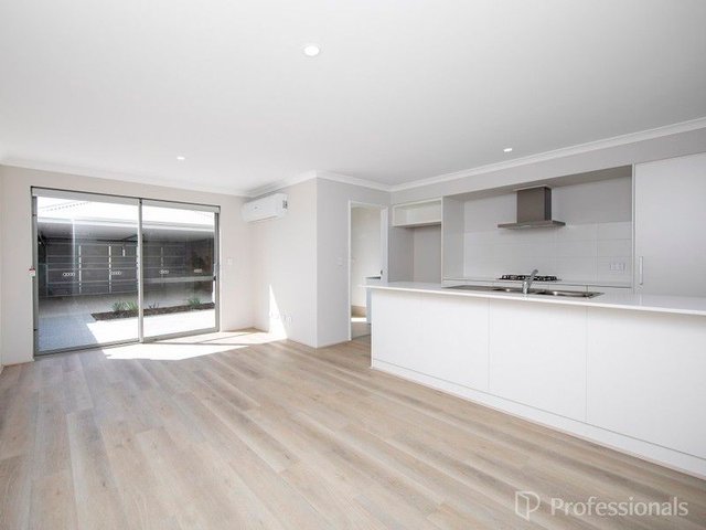 168 Reflection Boulevard, WA 6036