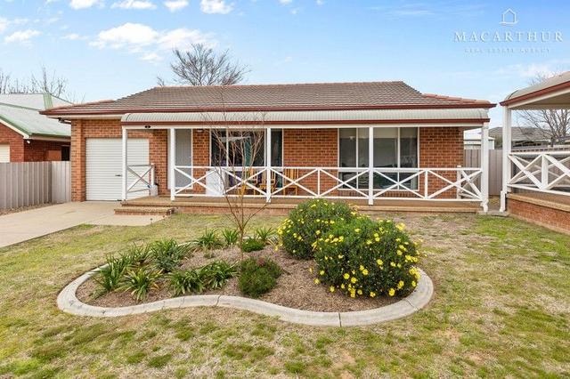 2/14 Canola Place, NSW 2650