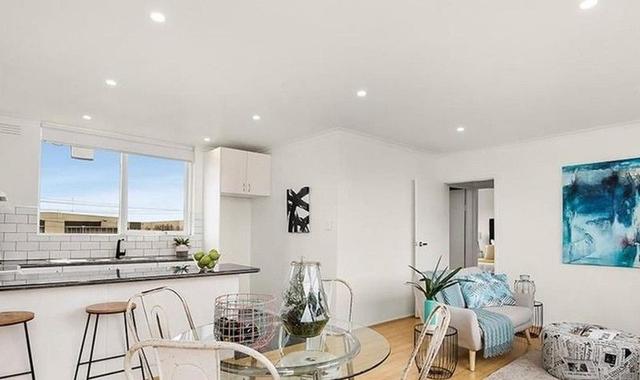 16/745 Barkly Street, VIC 3012