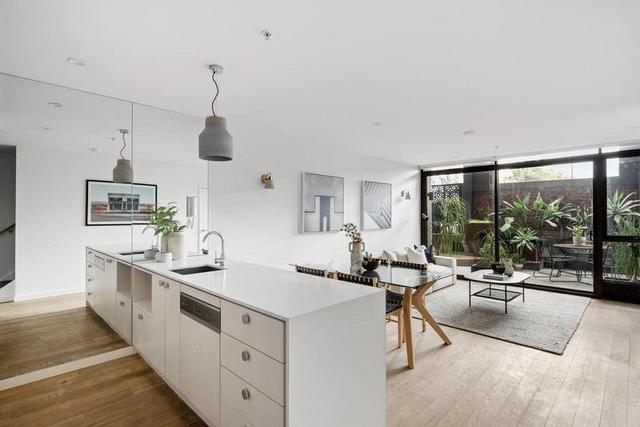 2018/178 Edward Street, VIC 3057