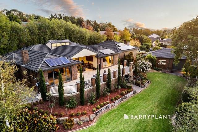 2 Oakridge  Close, VIC 3156