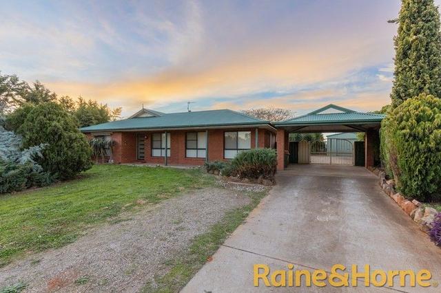 8 Hakea Place, NSW 2830