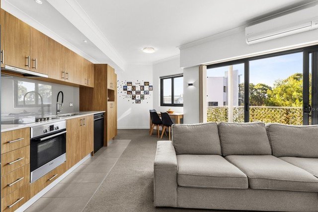 74/6 Walsh Loop, WA 6027