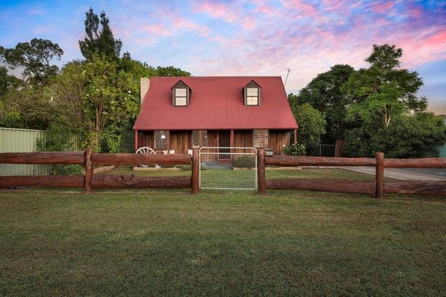 110 Segenhoe Street, NSW 2336