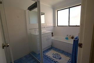 Bathroom (2010-10-22)