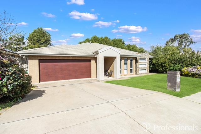 52 Messenger Avenue, NSW 2650