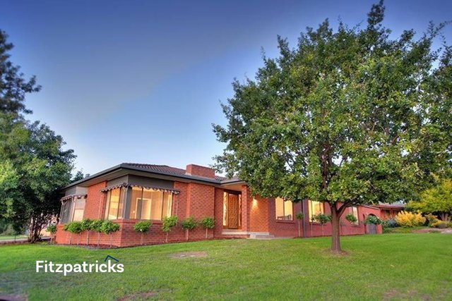 4 Eastlake Drive, NSW 2650