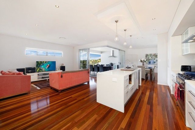 10 Warril Street, QLD 4012