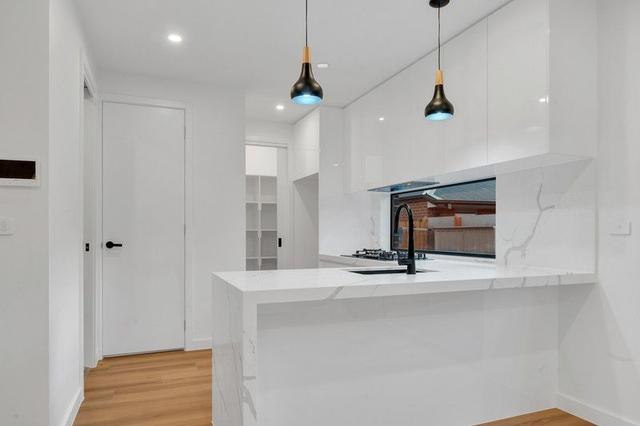 2/11 Ambleside Crescent, VIC 3806