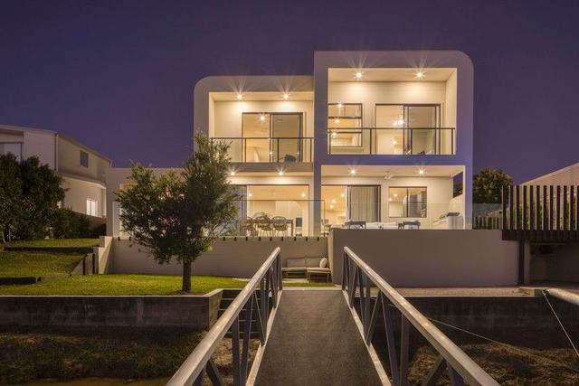 15 Lakeside Avenue, QLD 4218