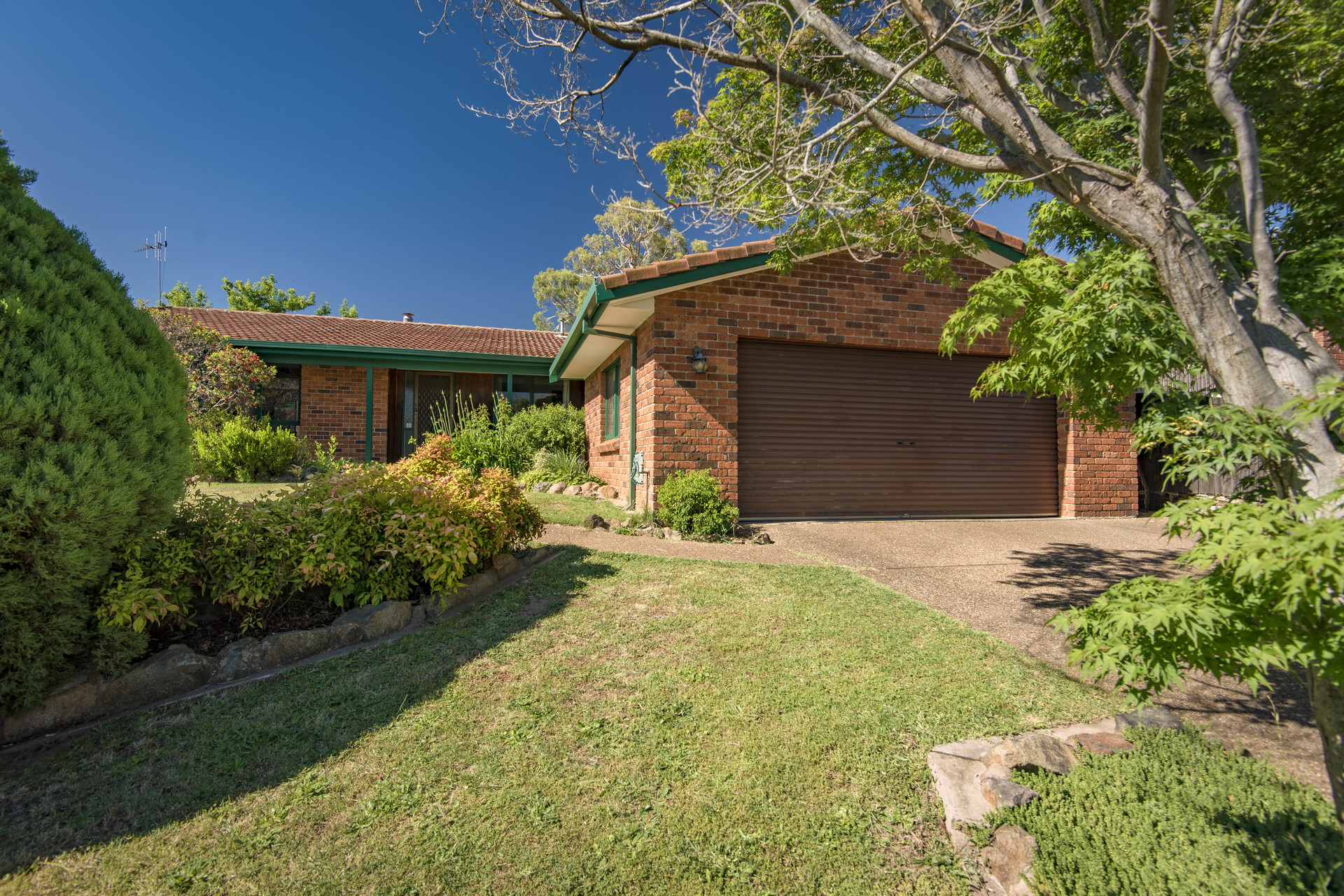 27 Garrong Avenue Queanbeyan West Nsw 2620 Address Information Allhomes