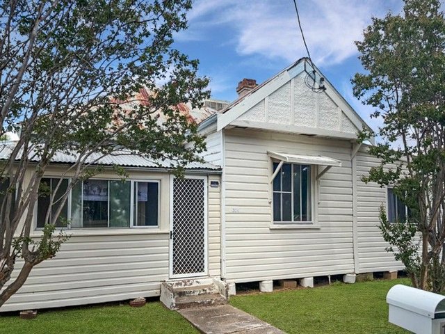 2/304 Balo Street, NSW 2400