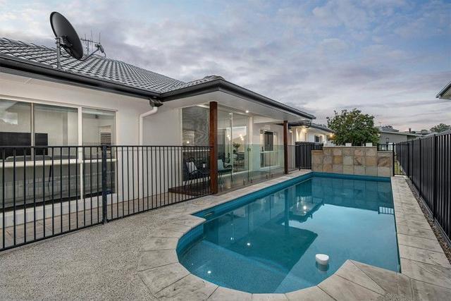5 Silverbirch Place, QLD 4035