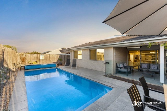4 Hinkler Way, QLD 4125