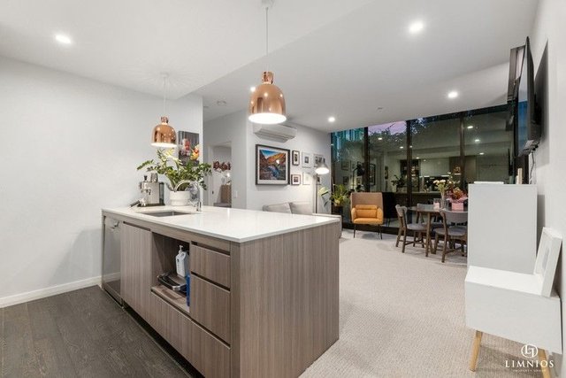 211/8 Tassels Place, WA 6018