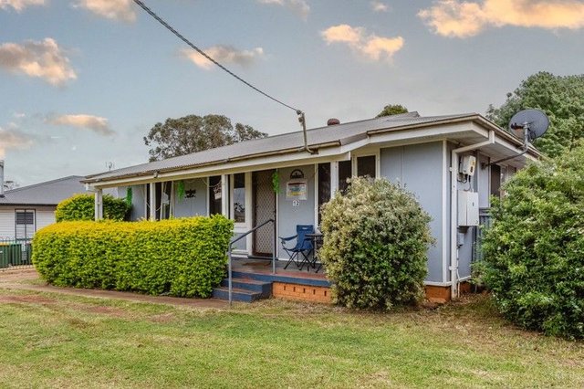 12 Houston Drive, NSW 2830