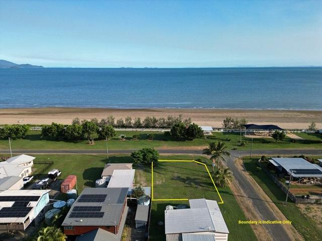 17 Penhallurick Esplanade, QLD 4800