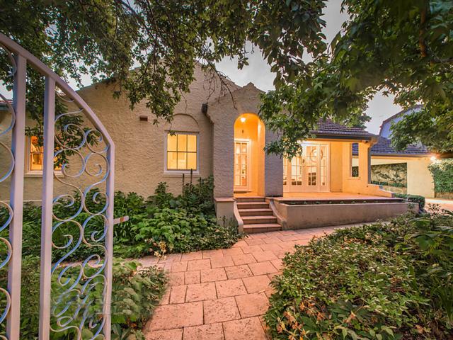 2 Hayes Crescent, ACT 2603
