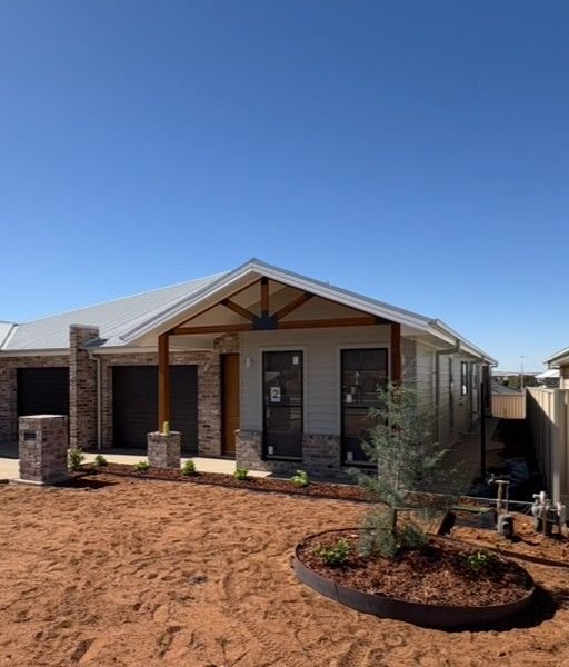 2/7 Burt  Street, NSW 2650