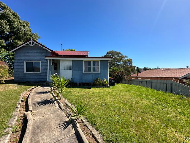 2/105 Simpson Street, NSW 2720