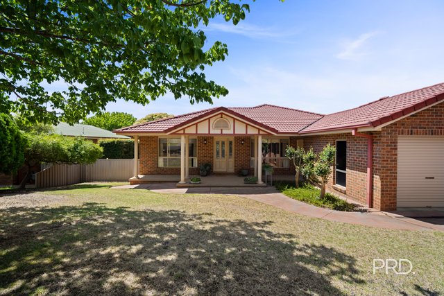 10 Fletcher Place, NSW 2650