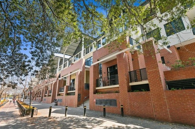 11/380 Roberts Road, WA 6008