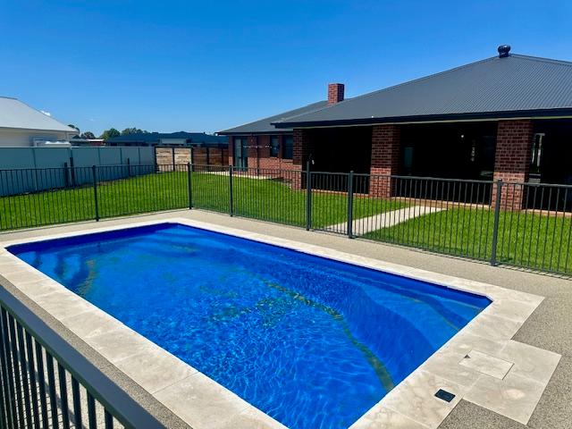 1 Adam Close, NSW 2647