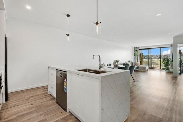 302/173 Caroline Springs Boulevard, VIC 3023