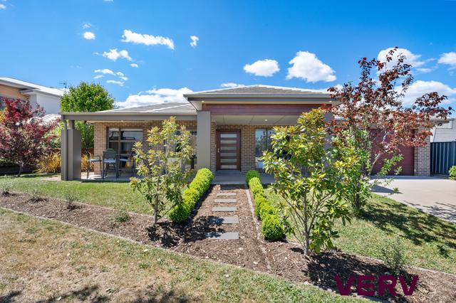 4 McGowan Crescent, NSW 2620