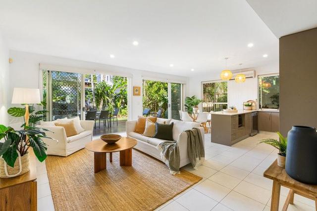 2/104 Eugaree Street, QLD 4215