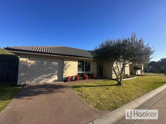 2/9-11 Wellington Street, VIC 3880
