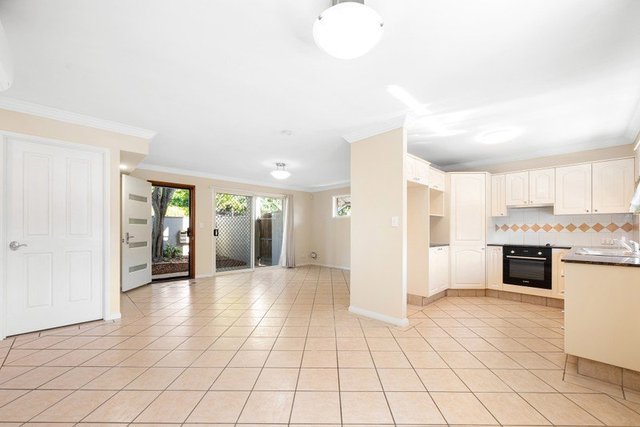2/19 Athlone Street, QLD 4102