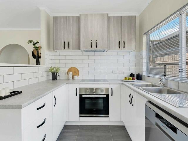 2/345 Mayers Street, QLD 4870