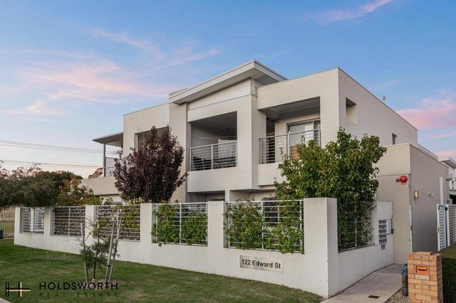 2/122 Edward Street, WA 6017
