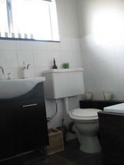 Bathroom (2011-10-12)