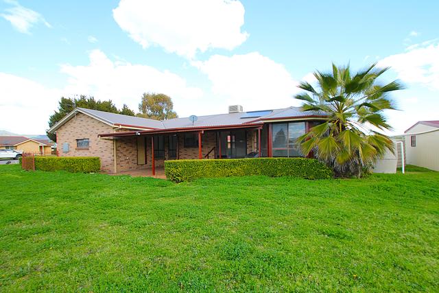 18 Green Cresent, NSW 2343