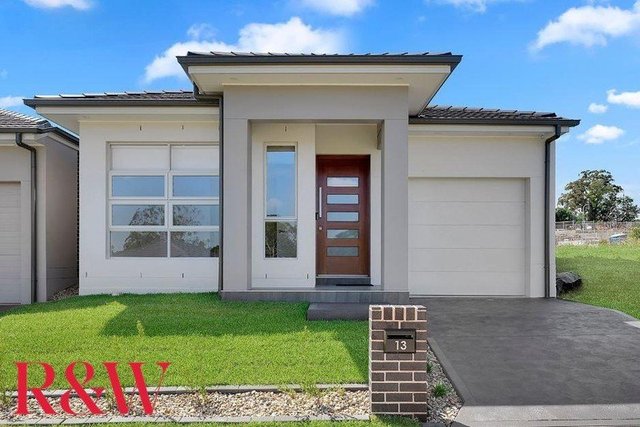 13 Dunstan Drive, NSW 2560
