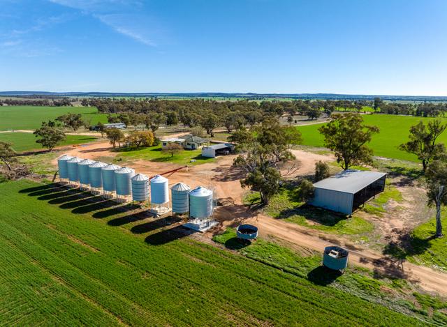 'Glenyarren' 8482 Newell Highway, NSW 2665