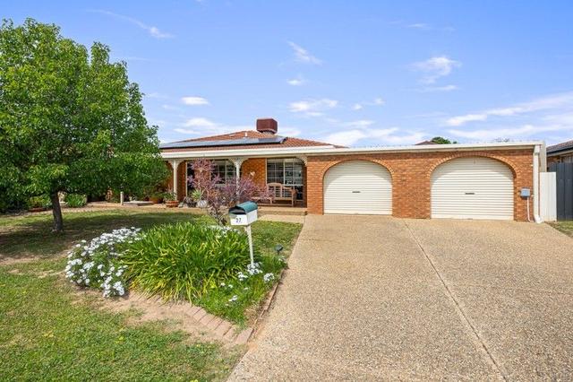 27 Overdale  Drive, NSW 2650