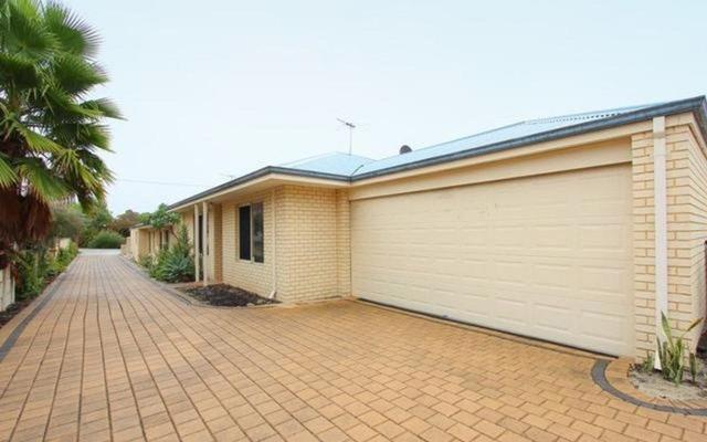 2/18 Caledonian Avenue, WA 6051