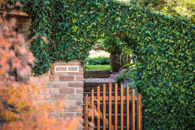 2 Riverview Crescent, NSW 2550
