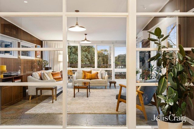 2 Orchard Grove, VIC 3135
